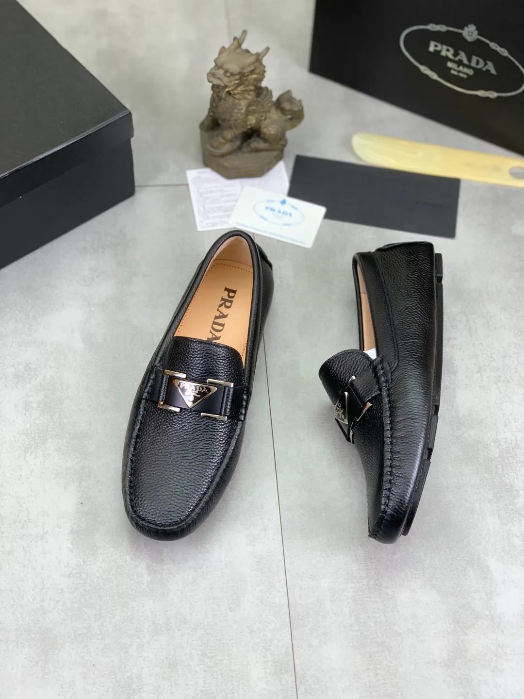 Men's Men's Shoes 💰P380💰【New Style】🆘 🔥🆕【PRADA】Prada Hong Kong high-quality pea shoes. Loaf style for lazy people. This fabric is made of 🇮🇹 imported top-grade Italian first-layer cowhide➕full first-layer pigskin lining. The lining is more high-end. The original non-slip and wear-resistant rubber outsole is the only choice for driving. Size: 38-45 4️⃣colors available